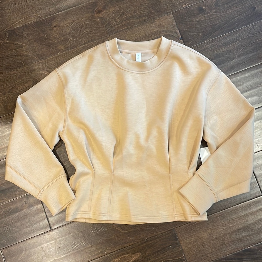Lululemon gathered waist crew pullover